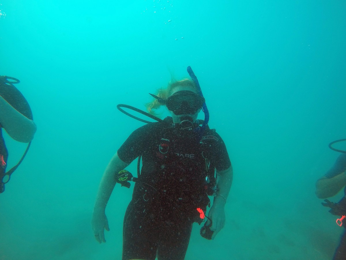 women scuba diving